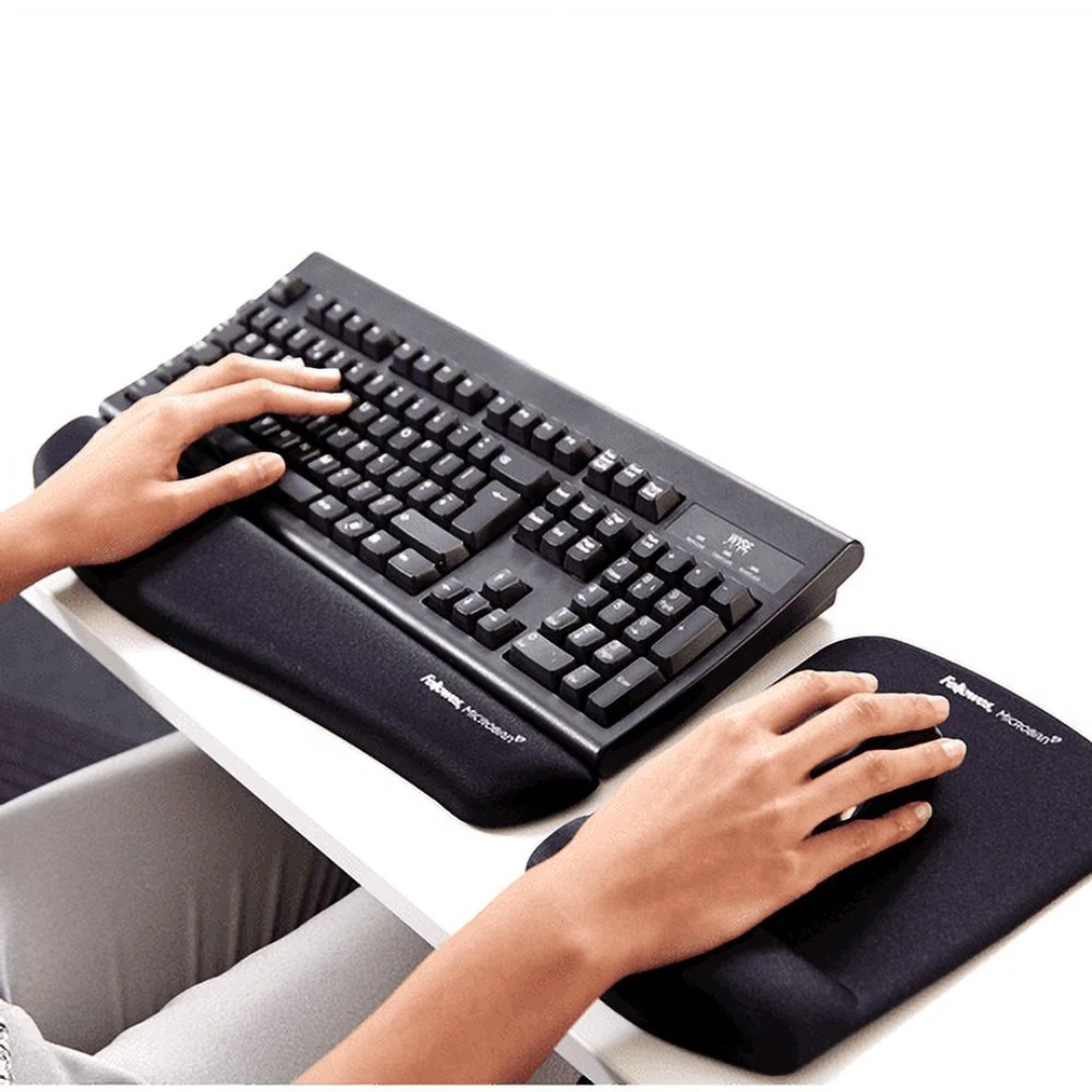 Fellowes PlushTouch Keyboard Wrist Rest - Black